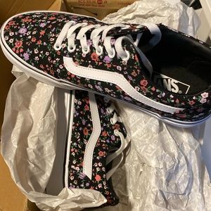 NIB Vans Off the wall Womens Size 10